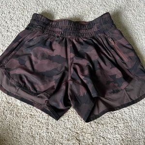 Lululemon tracker shorts